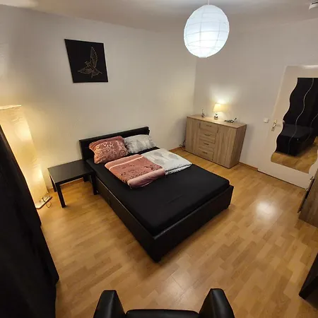 Schoene 3 Schlafzimmer Mit 4 Dopplbetten Lägenhet Berlin