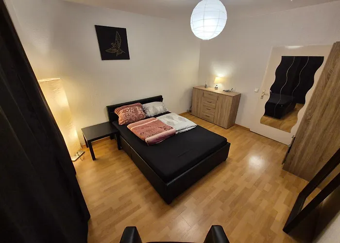 Schoene 3 Schlafzimmer Mit 4 Dopplbetten Apartament Berlin